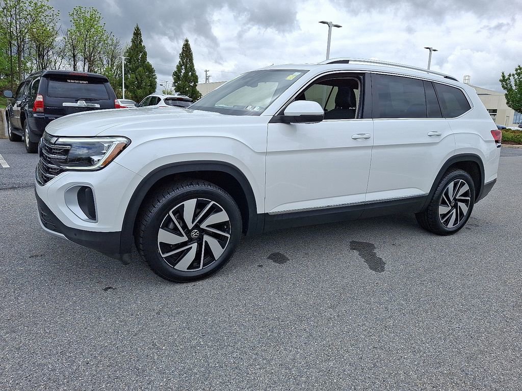 Used 2024 Volkswagen Atlas SEL AWD/4WD image 5