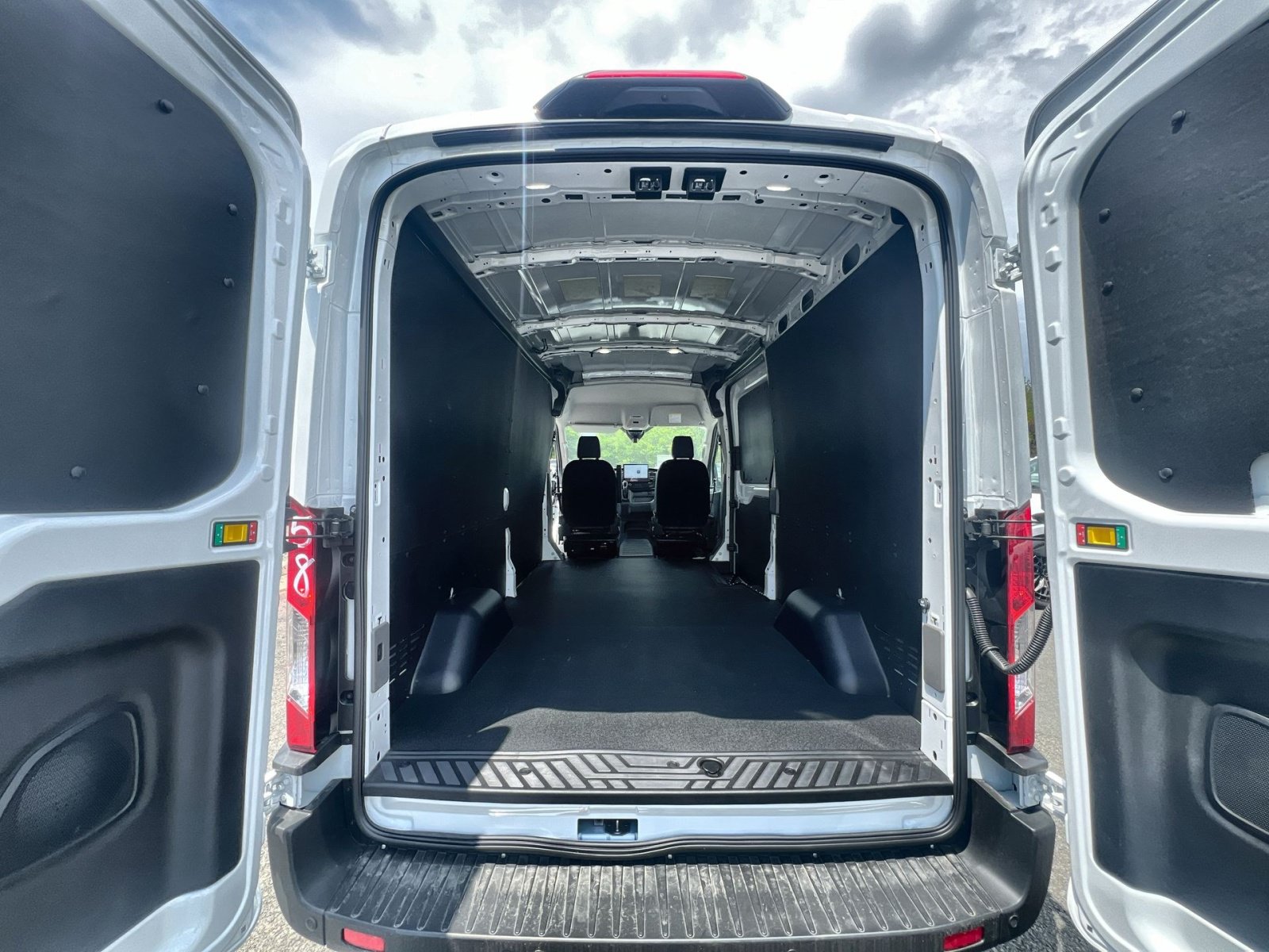 New 2026 Ford Transit 250 148 Medium Roof Extended AWD w/ Load Area Protection Package image 31