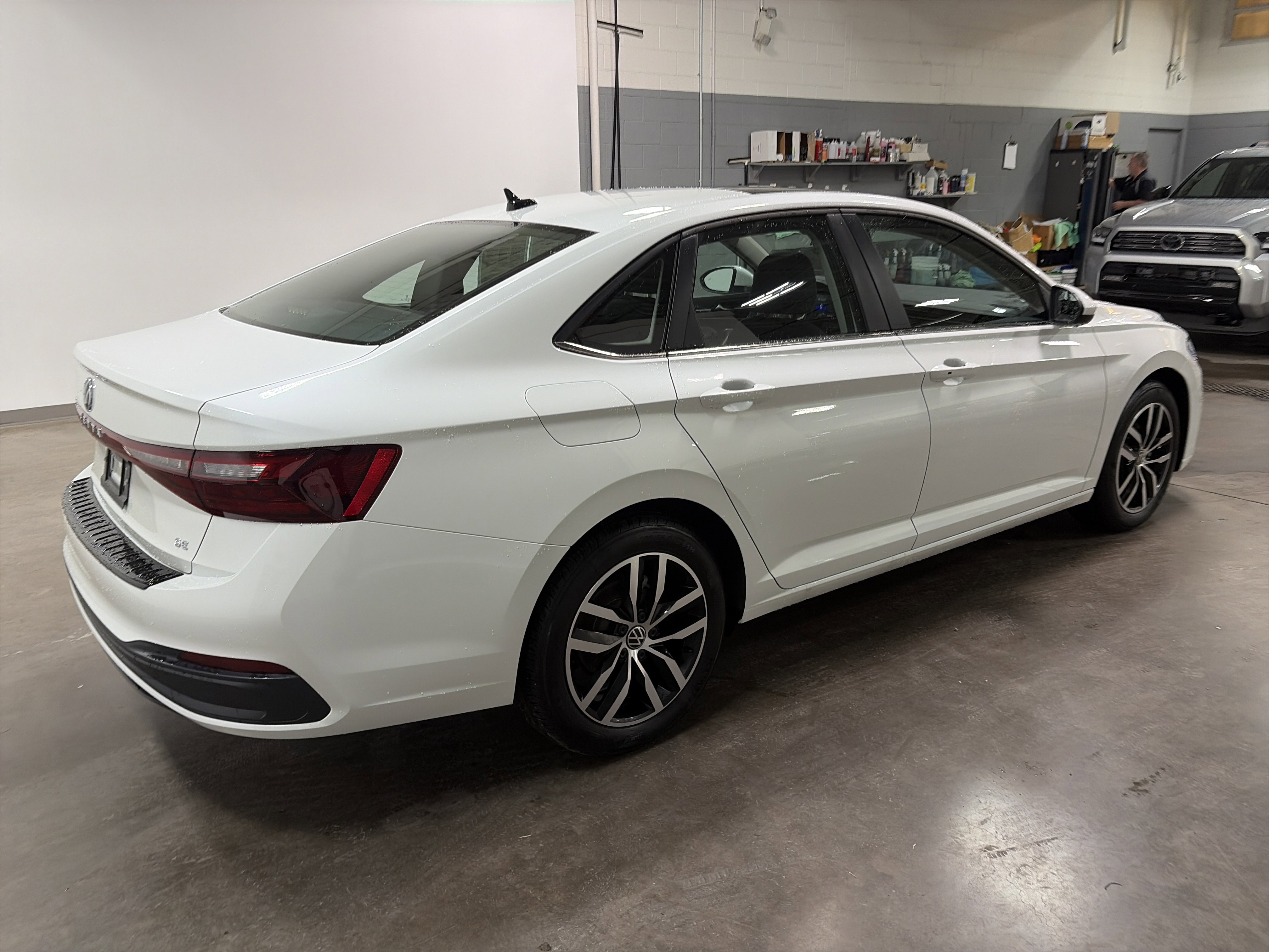 Certified 2025 Volkswagen Jetta SE image 3