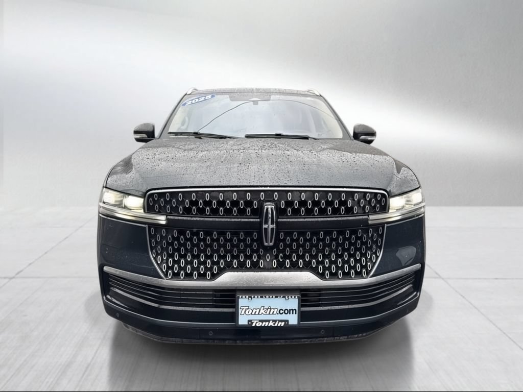 Used 2025 Lincoln Navigator L Reserve AWD/4WD image 2