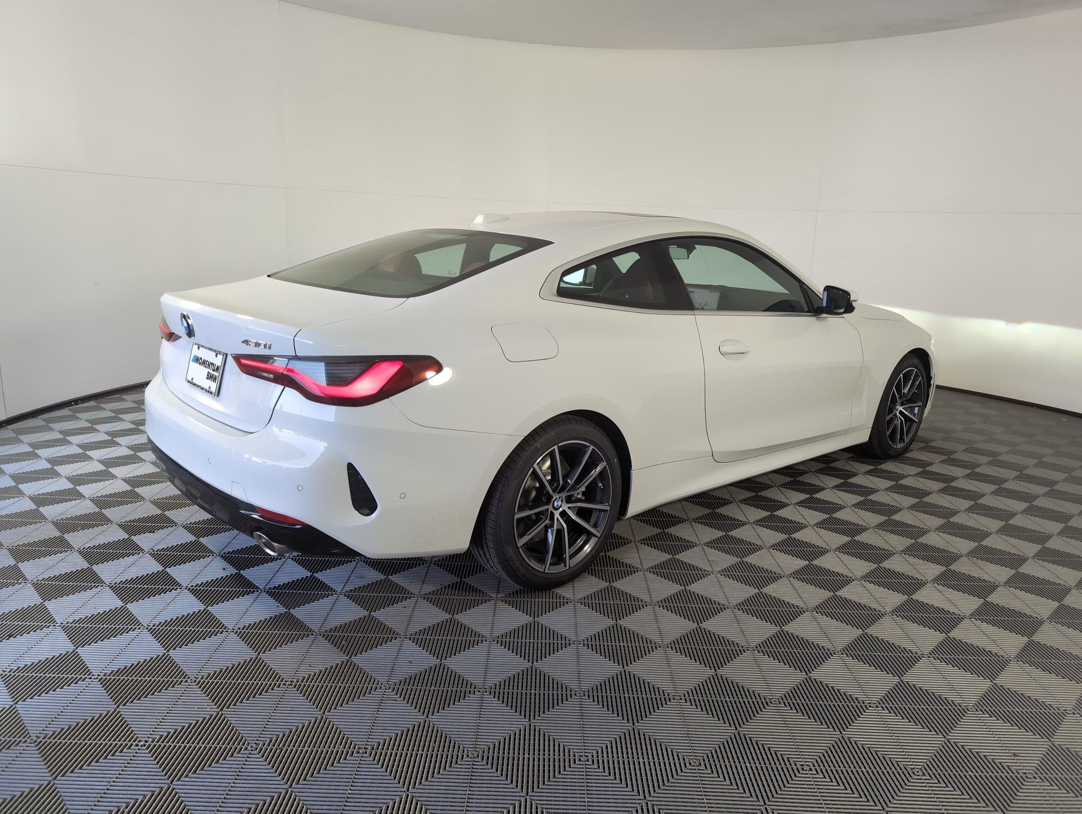 Used 2026 BMW 430i Coupe w/ Parking Assistance Package image 7