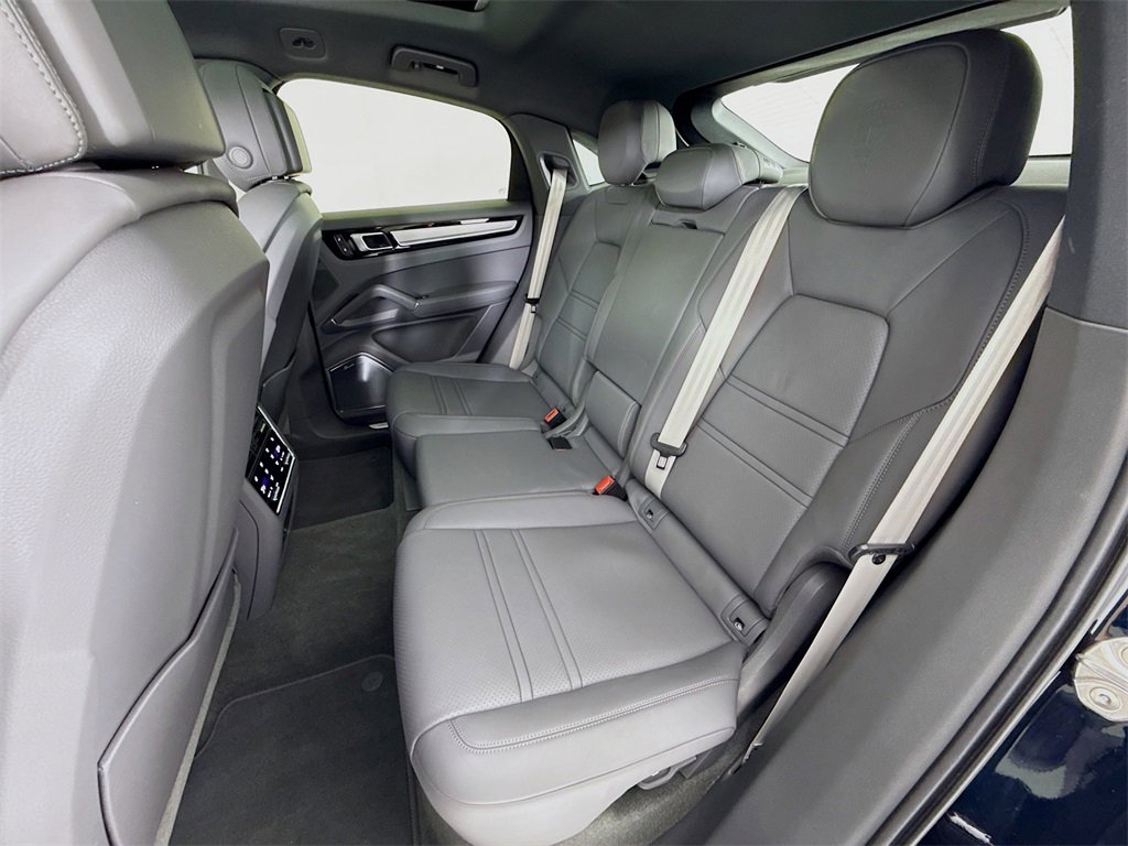 Certified 2023 Porsche Cayenne Platinum Edition image 24