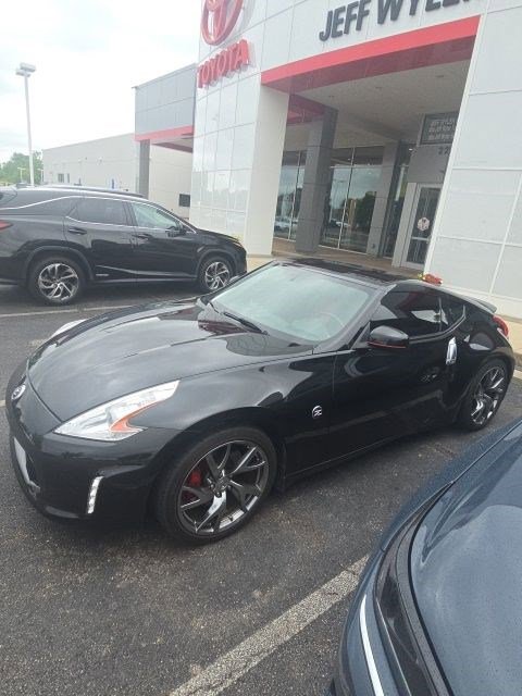 Used 2014 Nissan 370Z Coupe w/ Sport Package RWD image 3