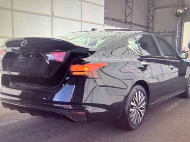 Used 2025 Nissan Altima 2.5 SV FWD image 6
