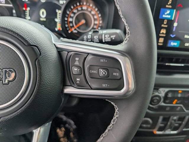 Used 2025 Jeep Wrangler Unlimited Sahara AWD/4WD image 16
