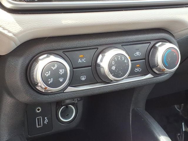 Used 2021 Nissan Versa SV FWD image 18