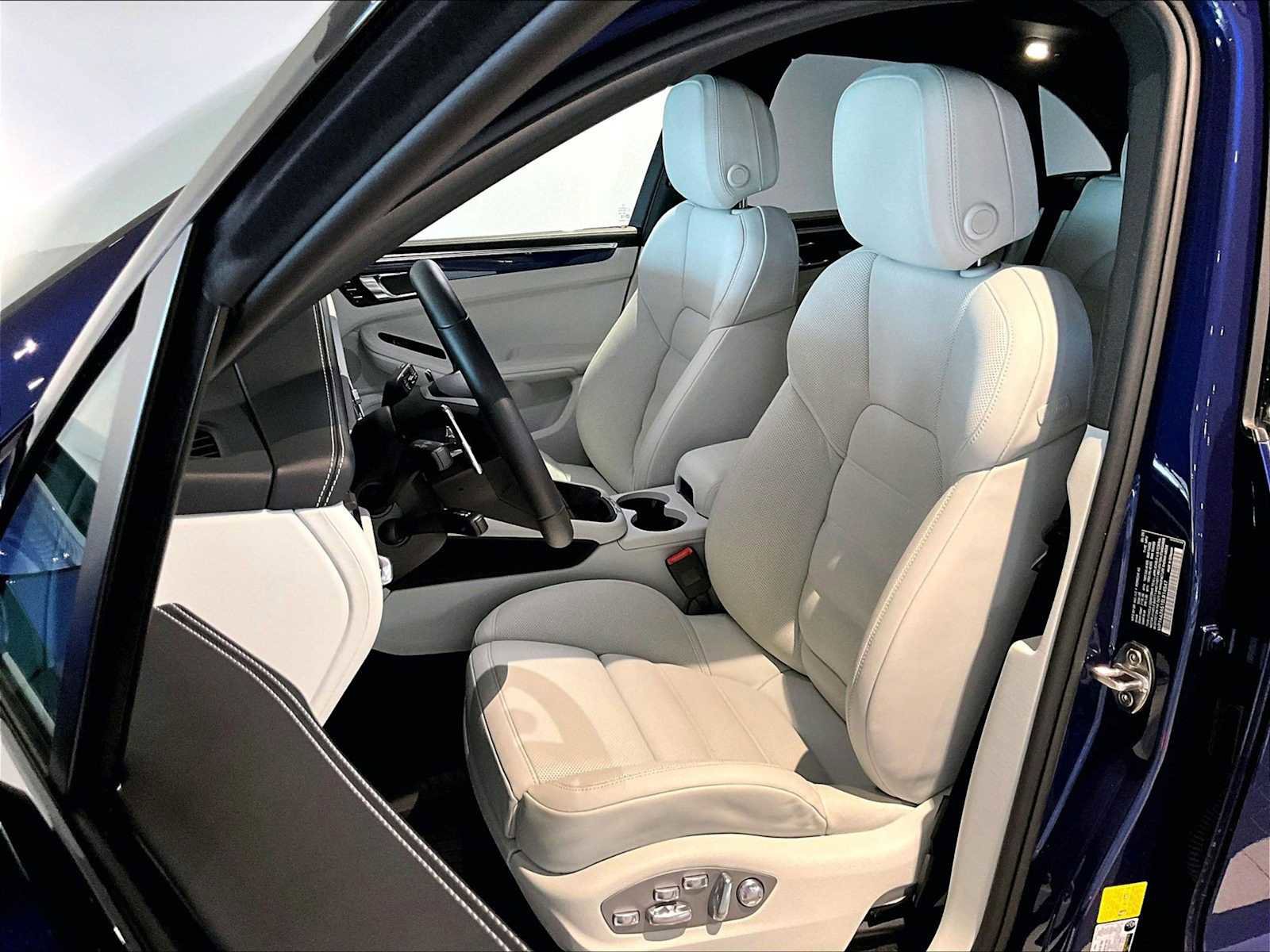 Used 2025 Porsche Macan Turbo image 8