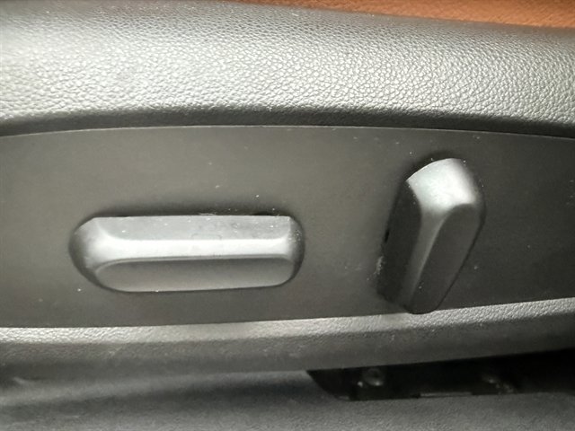 Used 2016 Chevrolet Cruze Premier FWD image 11