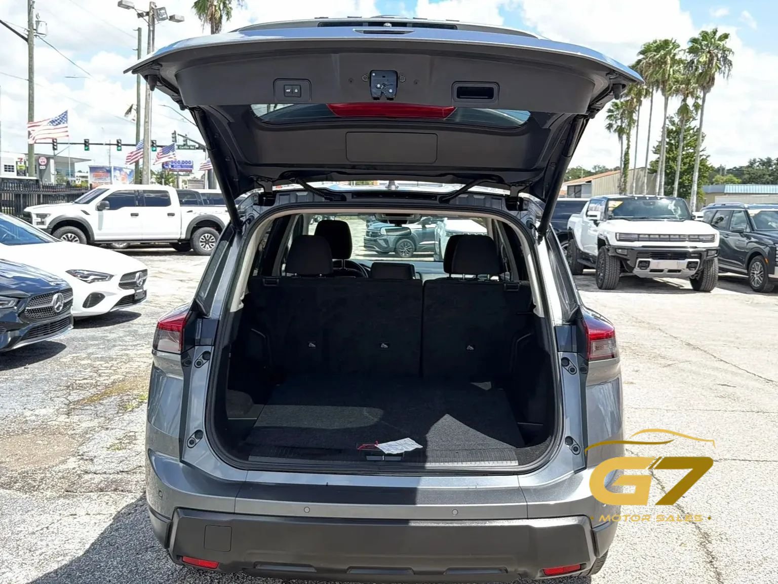 Used 2025 Nissan Rogue SV FWD image 6