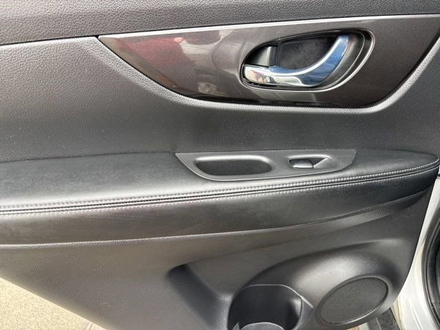 Used 2020 Nissan Rogue SV FWD image 30