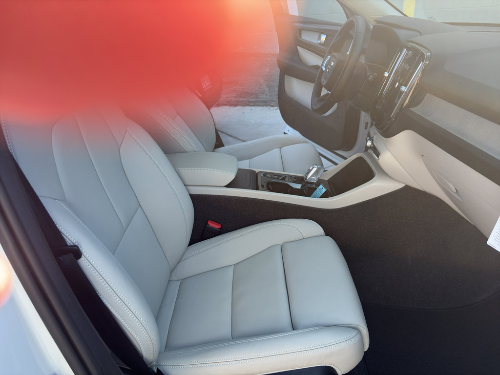 New 2026 Volvo XC40 B5 Plus w/ Protection Package Premier AWD/4WD image 10