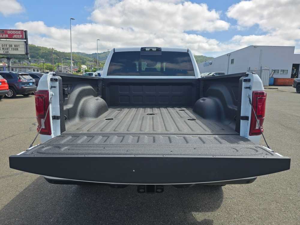New 2026 RAM 2500 Laramie AWD/4WD image 19