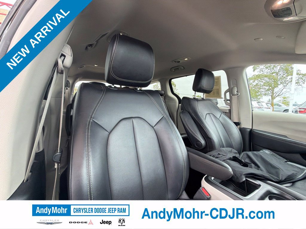 Used 2024 Chrysler Pacifica Touring-L FWD image 25