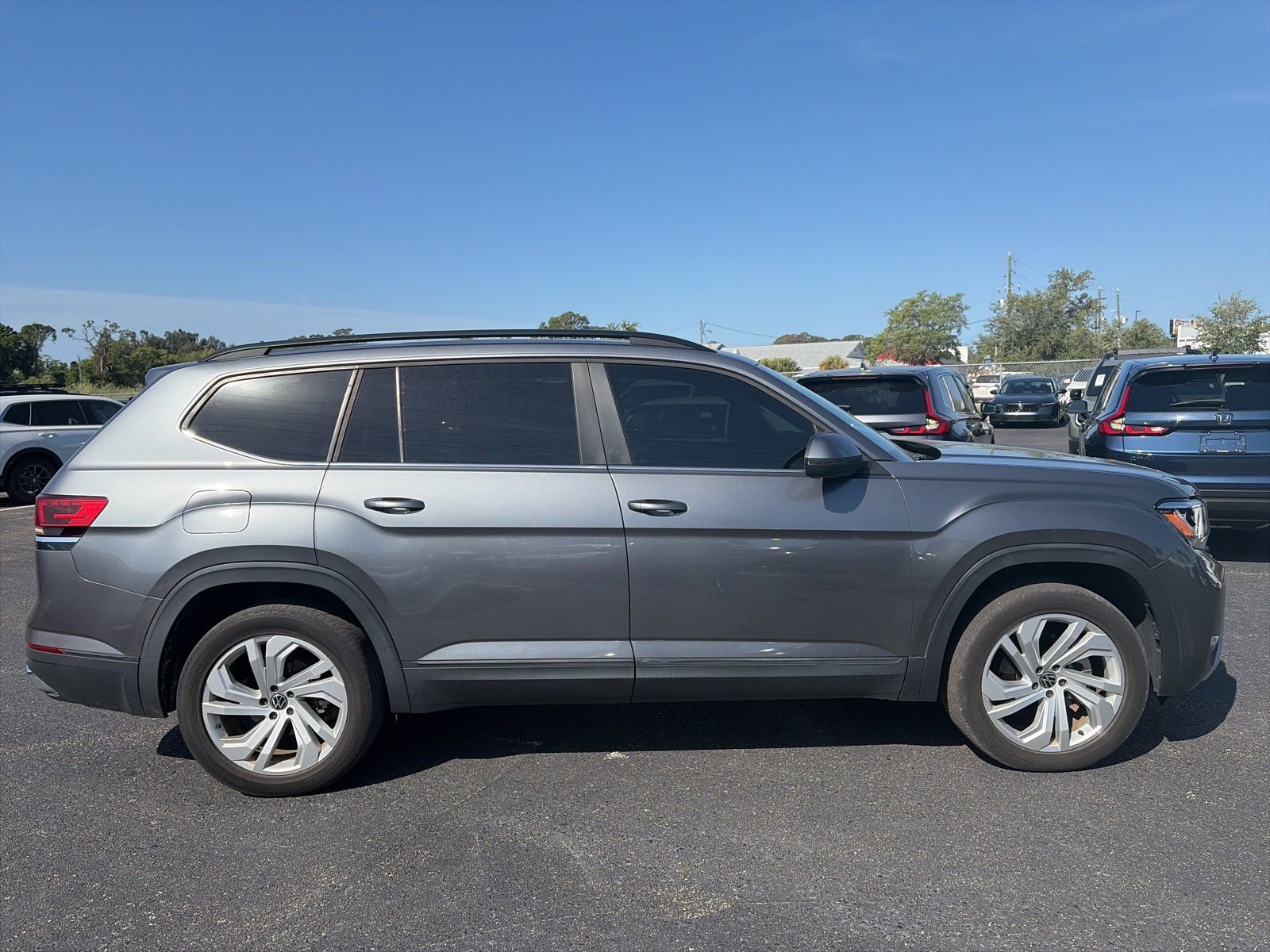 Used 2021 Volkswagen Atlas SE w/ Panoramic Sunroof Package FWD image 8