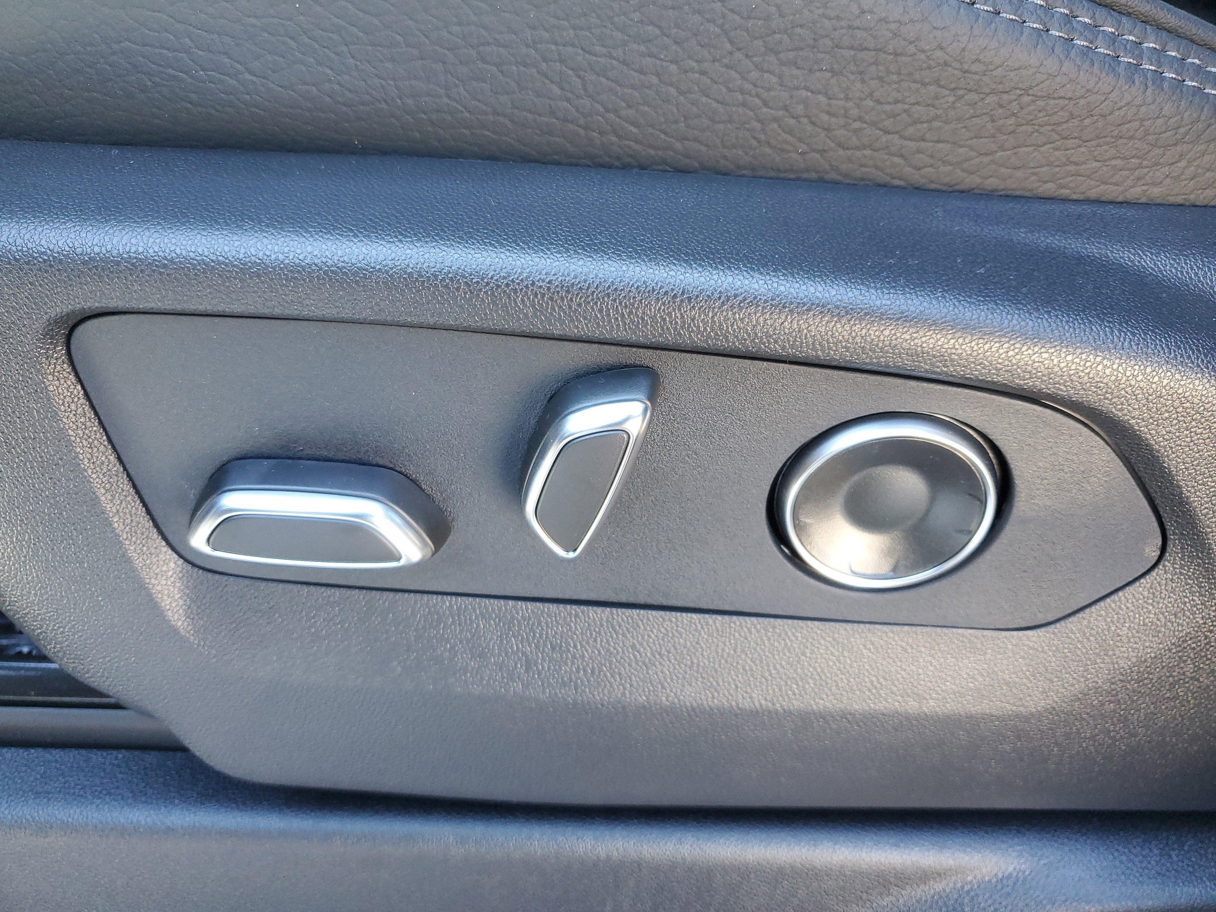 New 2026 GMC Yukon Denali w/ Sun & Power Step Package image 21