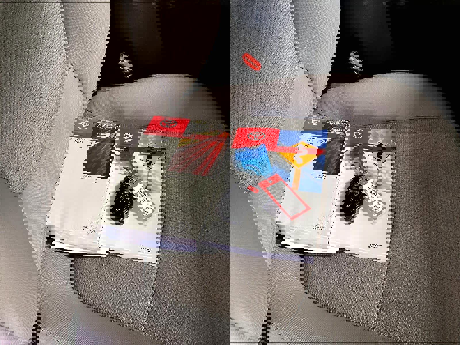 Used 2025 Toyota Sienna LE image 31