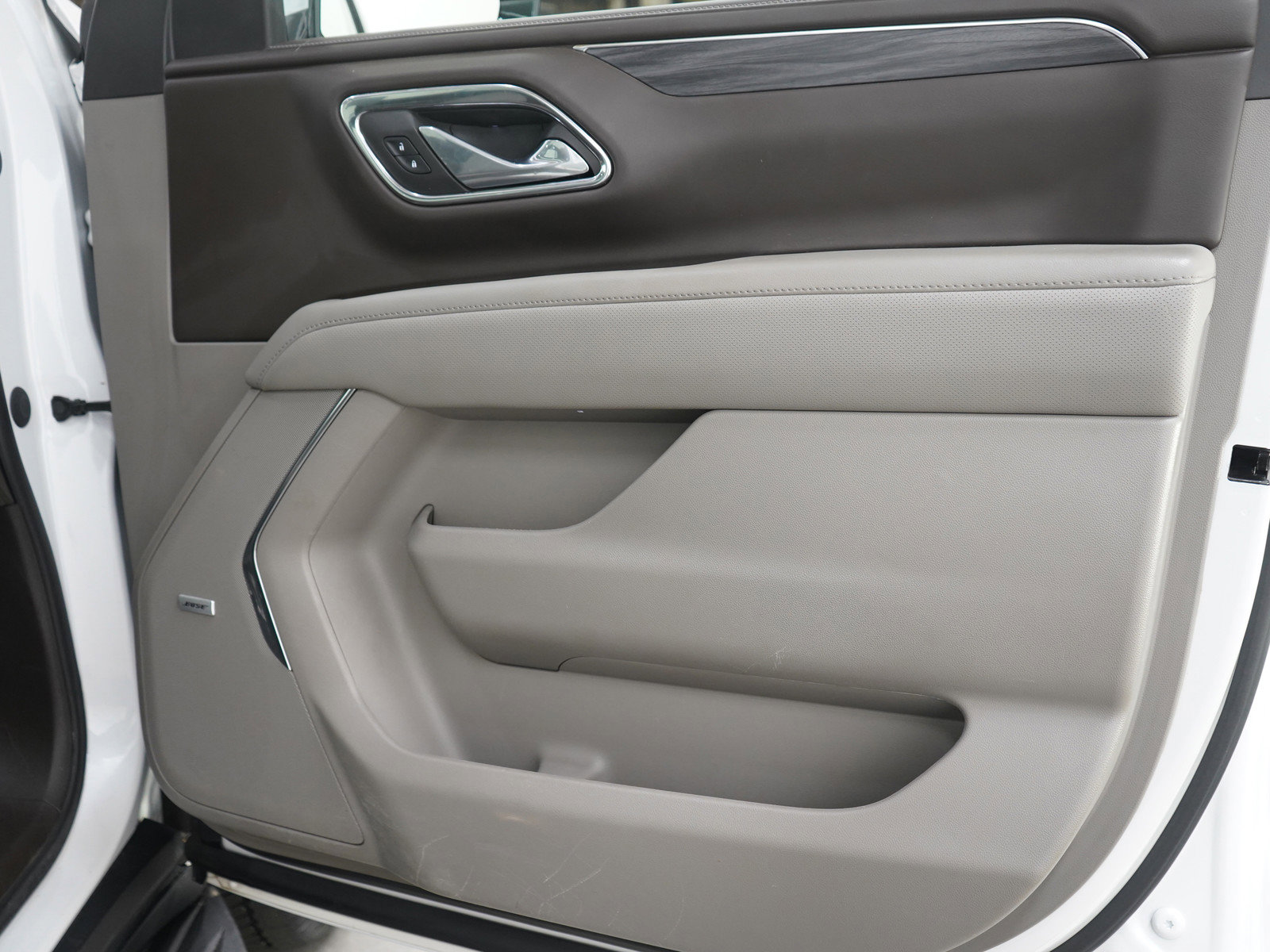 Used 2023 GMC Yukon SLT w/ SLT Premium Package AWD/4WD image 9