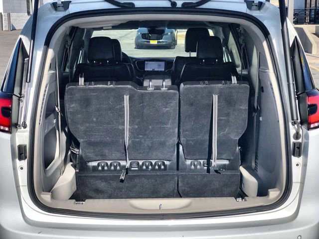 Used 2024 Chrysler Pacifica Touring-L image 23