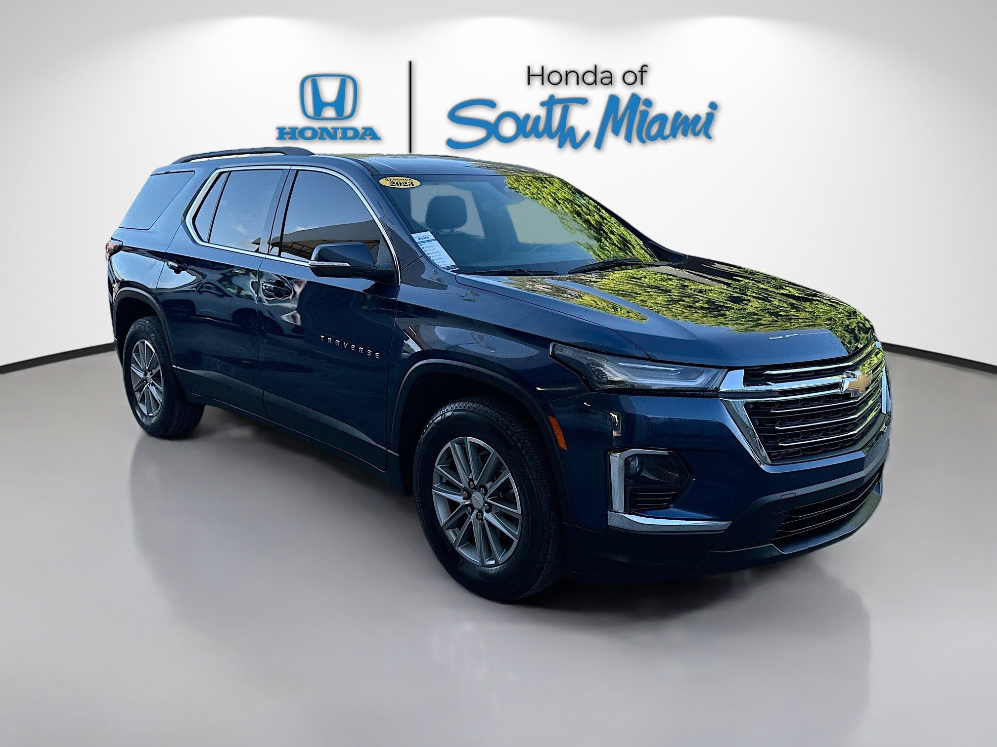 Used 2023 Chevrolet Traverse LT