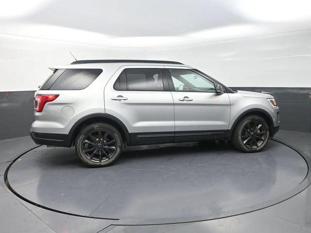 Used 2019 Ford Explorer XLT w/ Equipment Group 202A AWD/4WD image 10