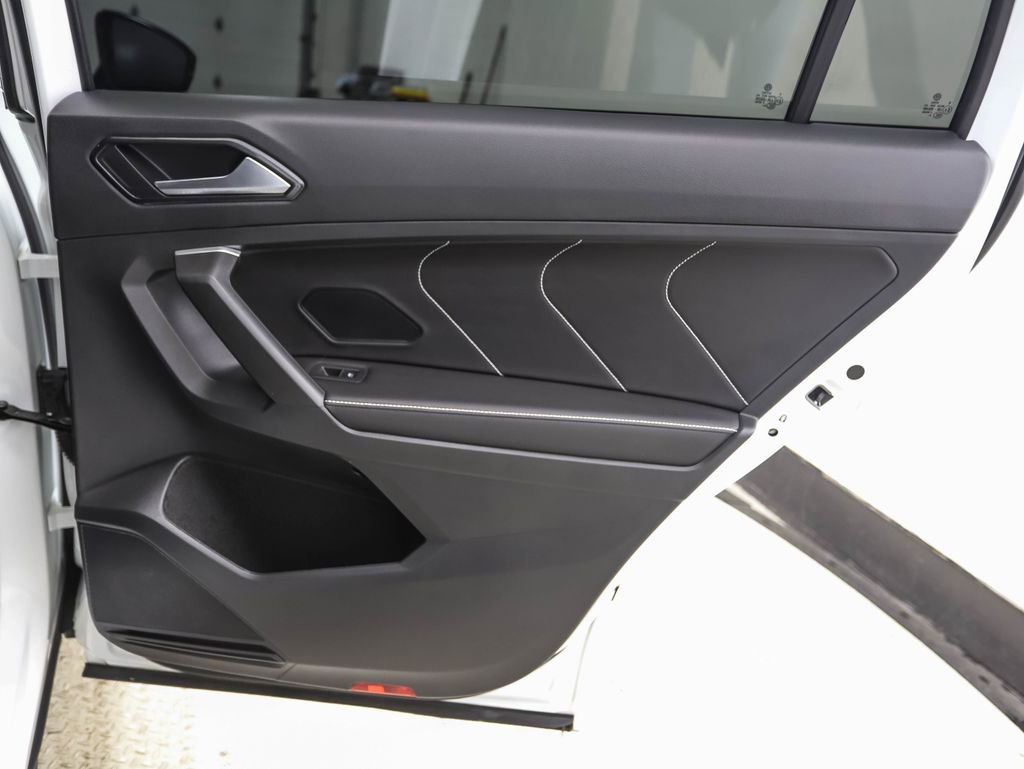 Used 2024 Volkswagen Tiguan SE R-Line image 24