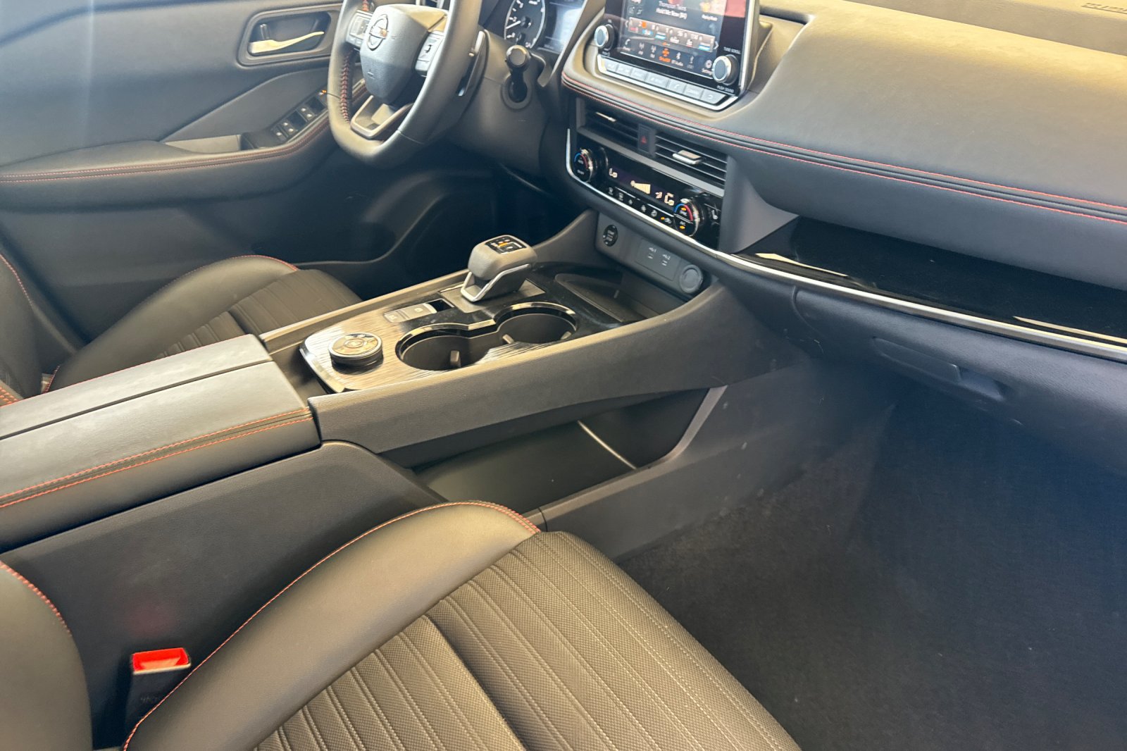 Certified 2025 Nissan Rogue SV AWD/4WD image 20