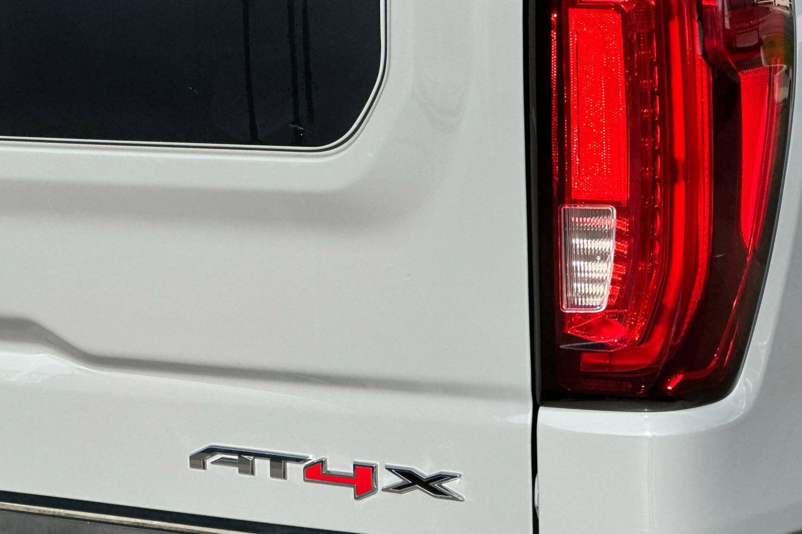 Certified 2024 GMC Sierra 1500 AT4X w/ AT4X AEV Edition image 27