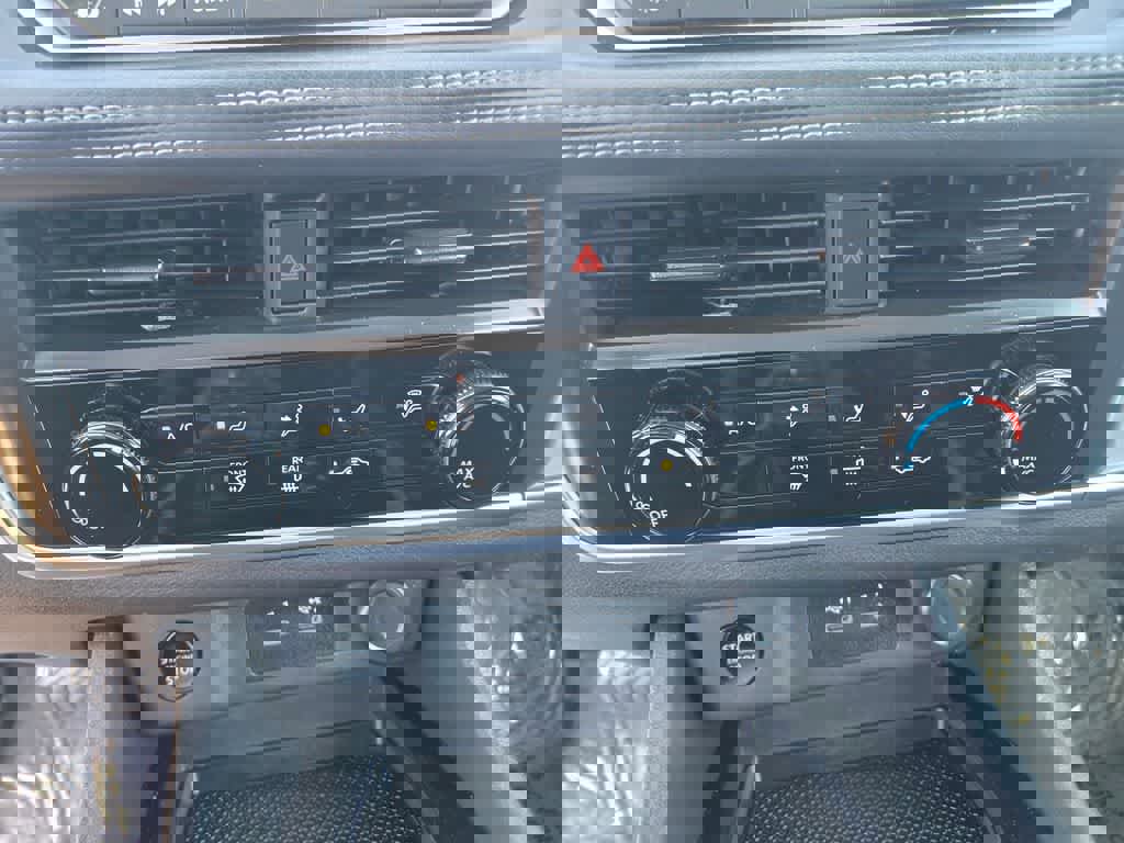 Used 2024 Nissan Rogue S FWD image 14