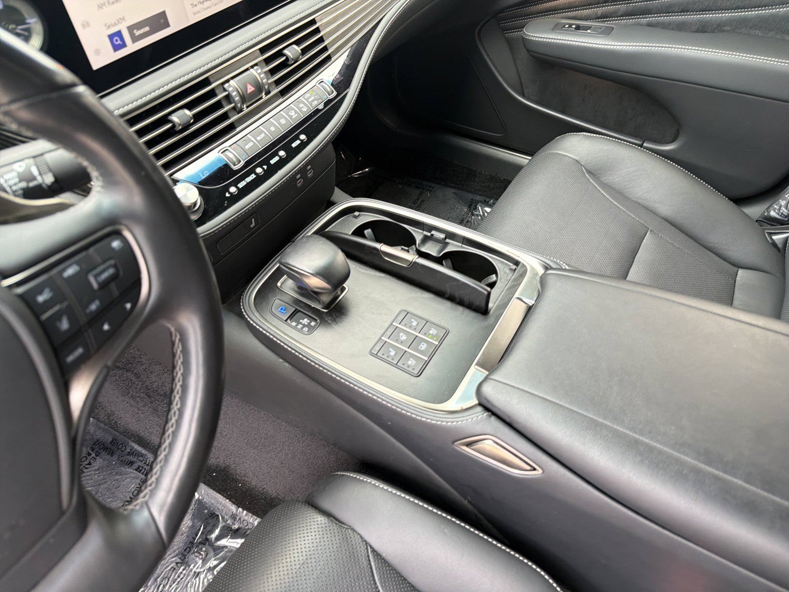 Used 2023 Lexus LS 500 w/ Accessory Package (Z2) RWD image 23