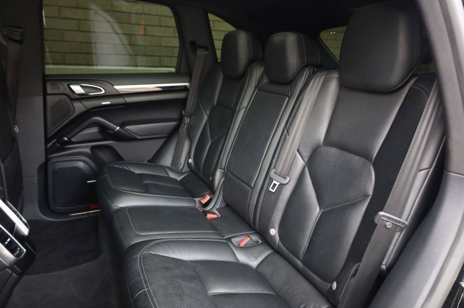 Used 2018 Porsche Cayenne AWD/4WD image 24