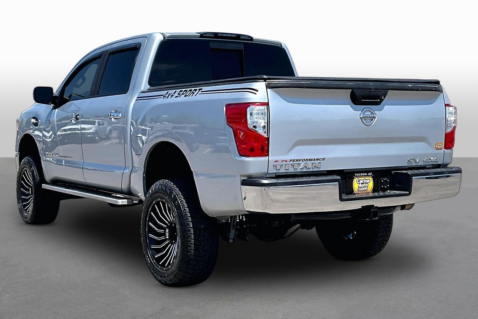 Used 2017 Nissan Titan SV AWD/4WD image 11