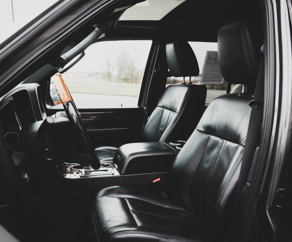 Used 2017 Lincoln Navigator Select image 22