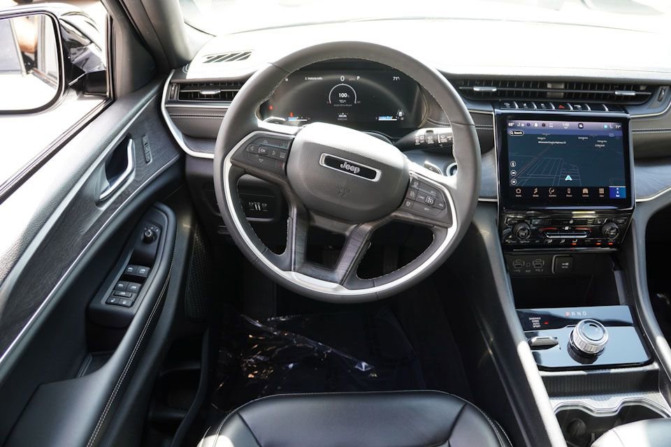 Certified 2025 Jeep Grand Cherokee Limited image 19