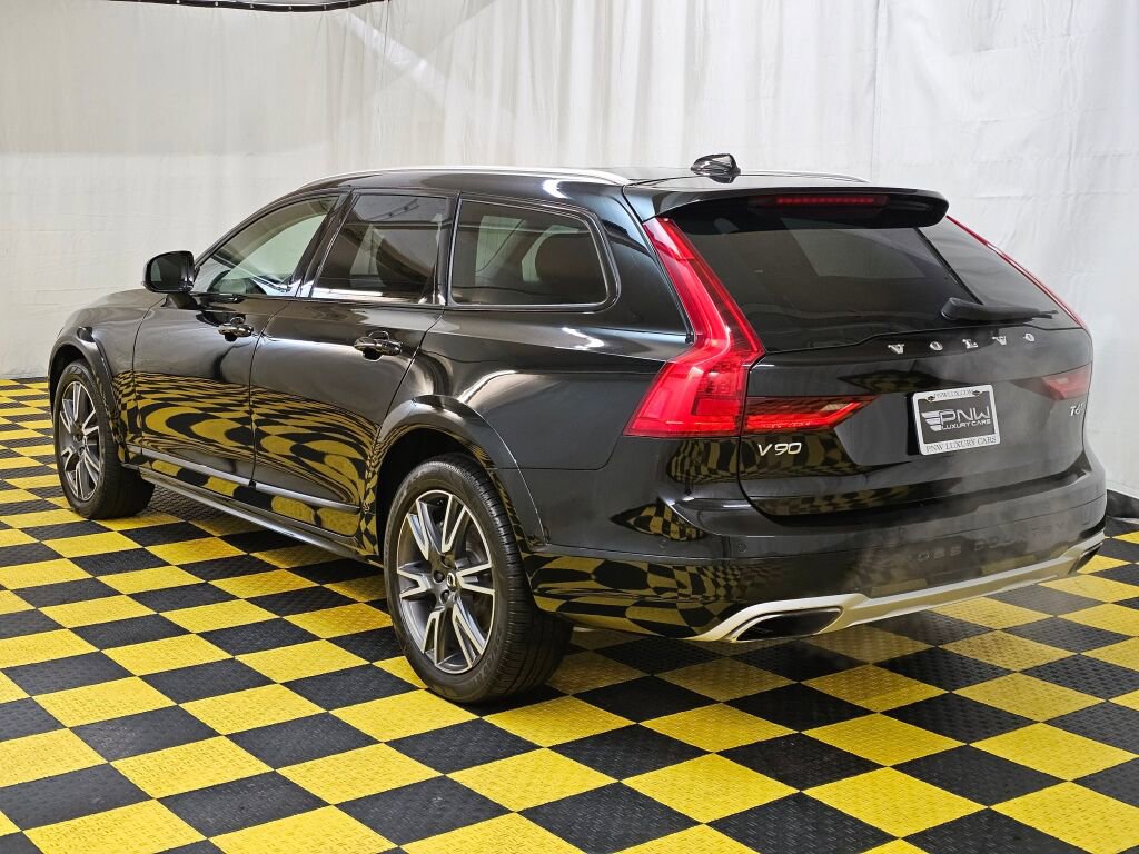 Used 2017 Volvo V90 T6 Cross Country image 5