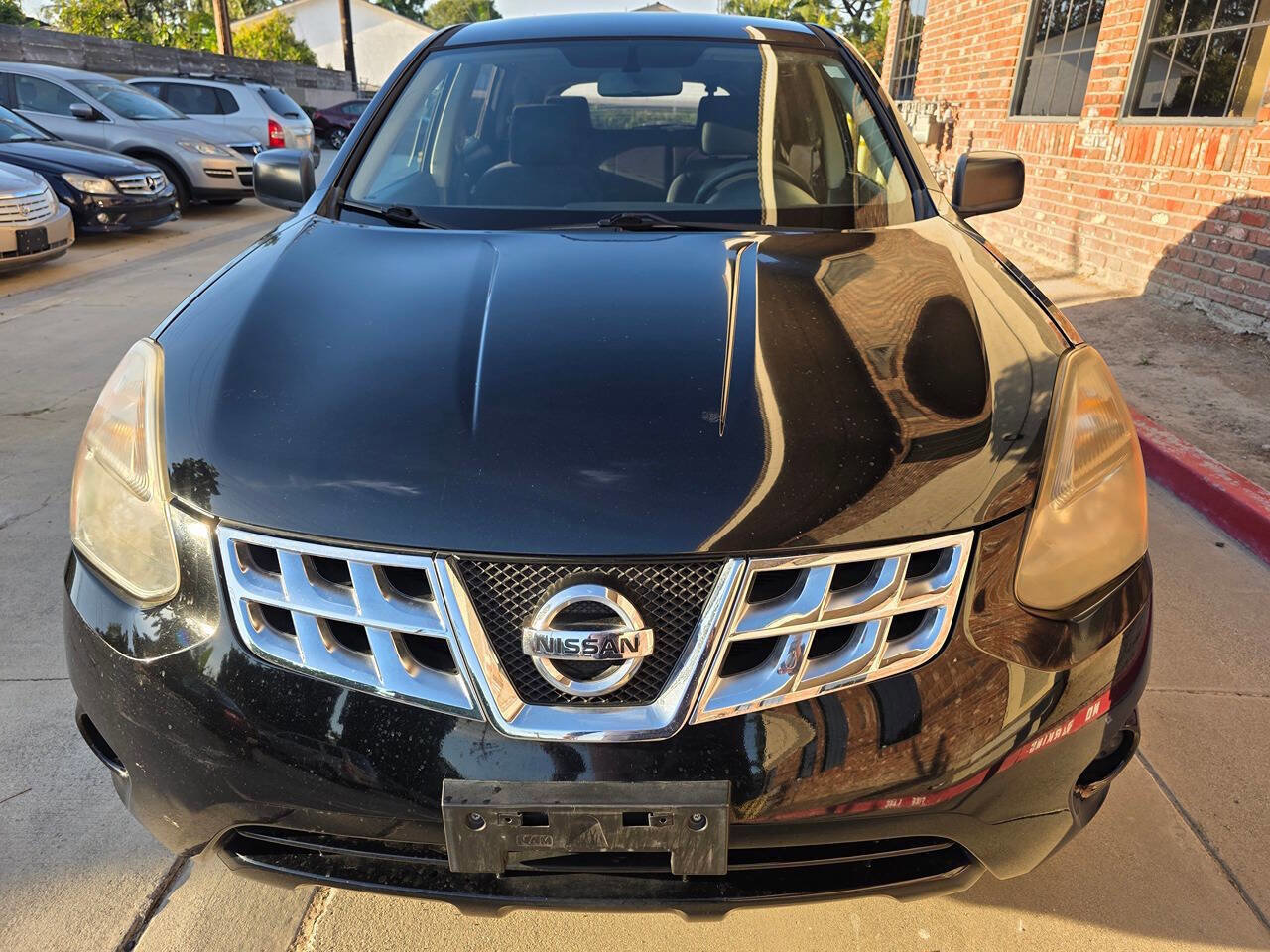 Used 2014 Nissan Rogue S image 2