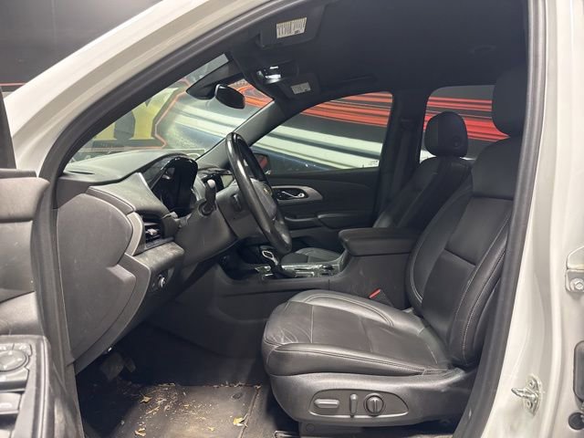 Used 2023 Chevrolet Traverse LT image 4