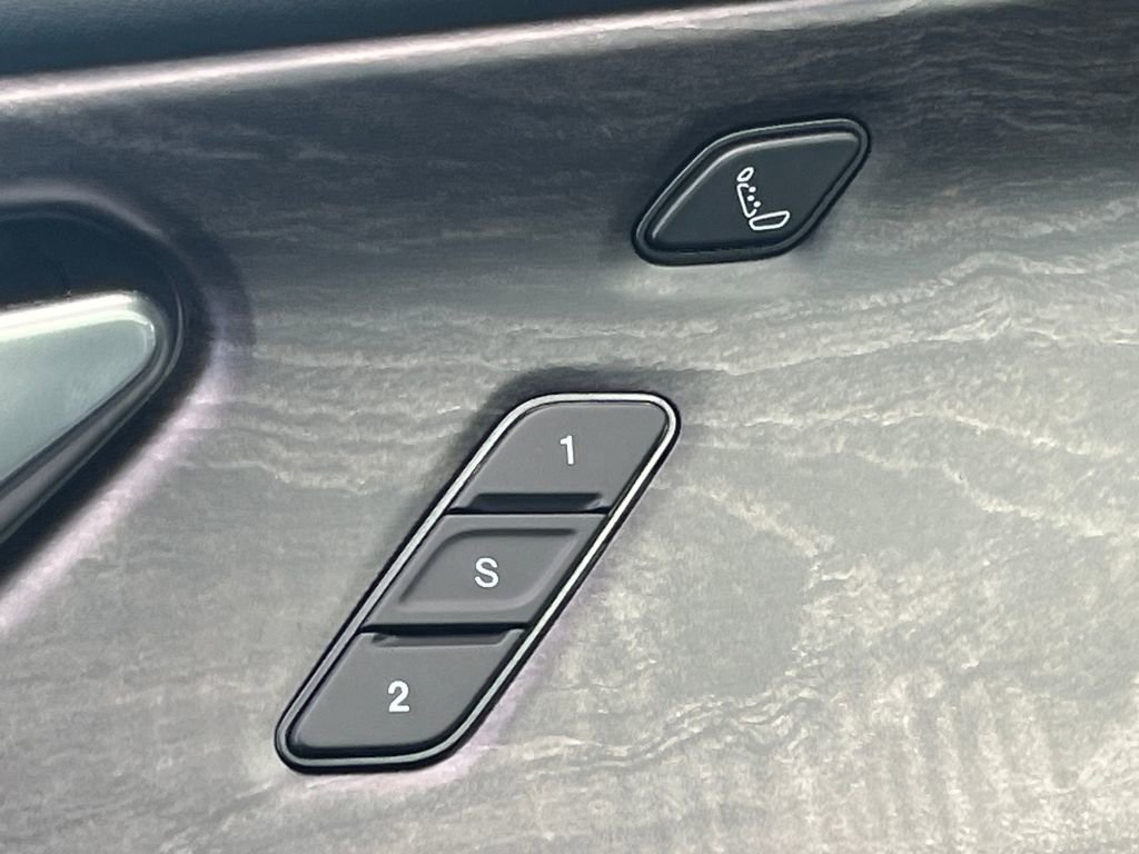 New 2025 Jeep Grand Cherokee L Overland w/ Luxury Tech Group IV image 32