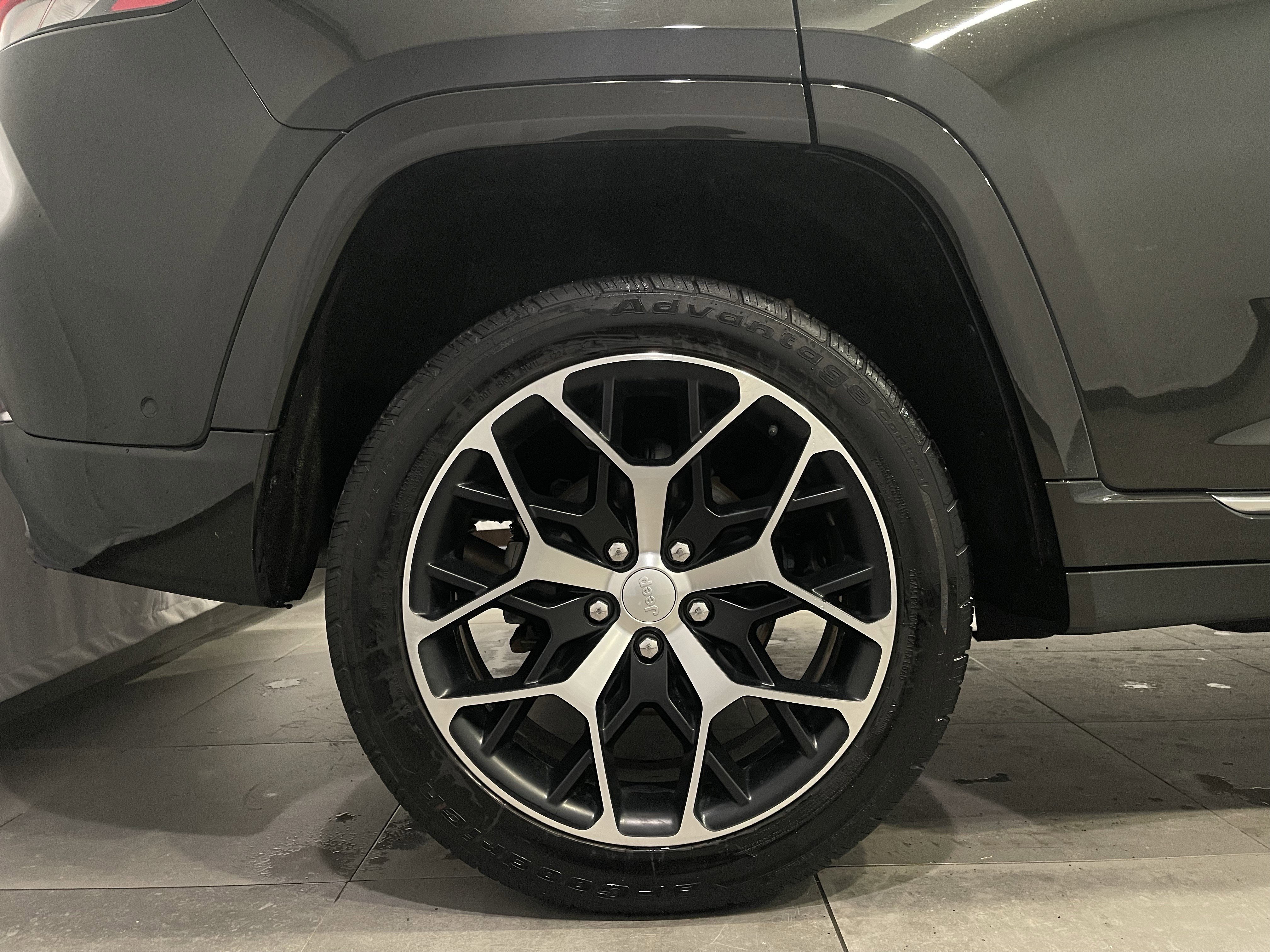 Used 2023 Jeep Grand Cherokee Summit image 9