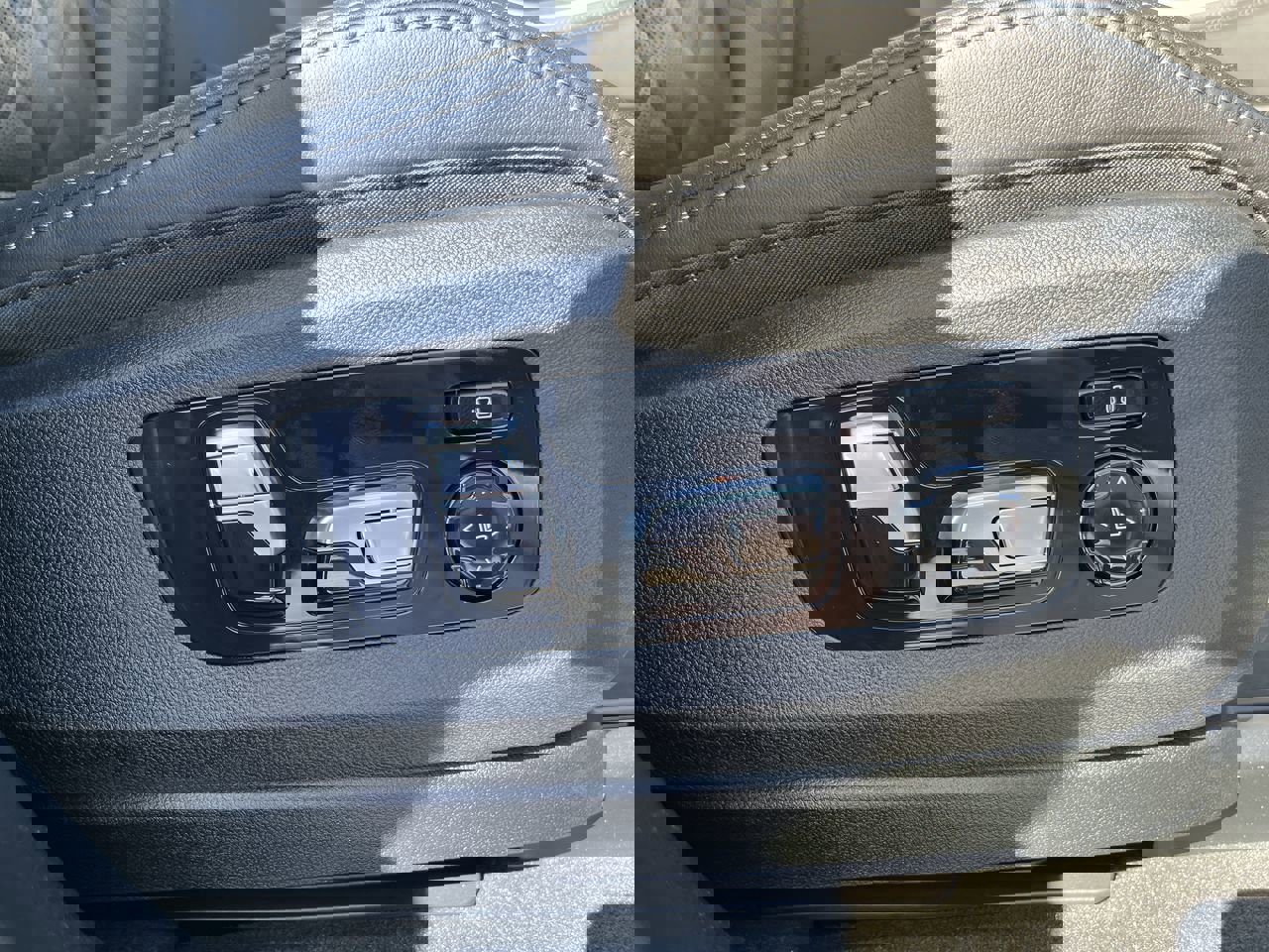 Used 2026 BMW X5 sDrive40i w/ Climate Comfort Package image 37