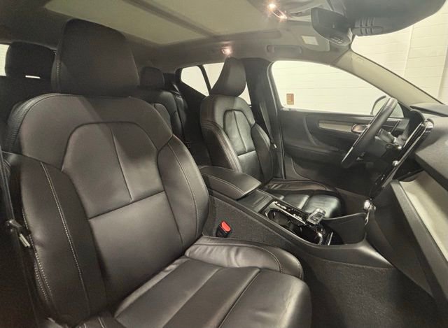 Used 2022 Volvo XC40 T5 Inscription w/ Climate Package image 17