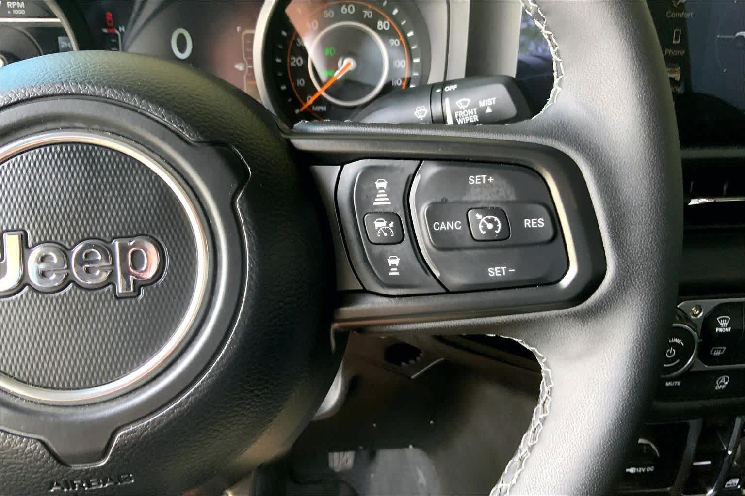 Used 2025 Jeep Gladiator Rubicon w/ Convenience Group AWD/4WD image 25