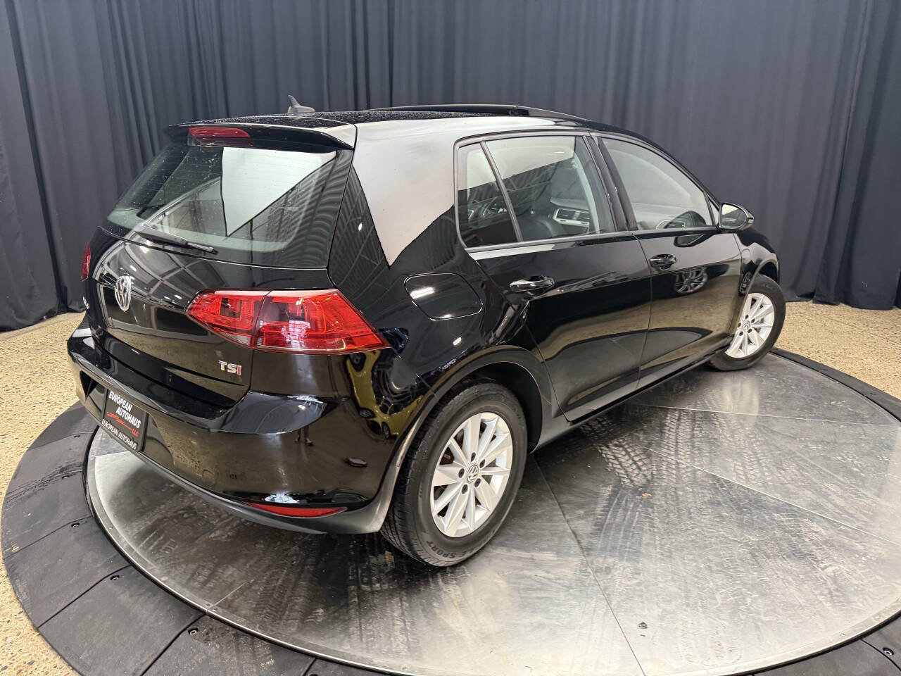 Used 2015 Volkswagen Golf SE image 9