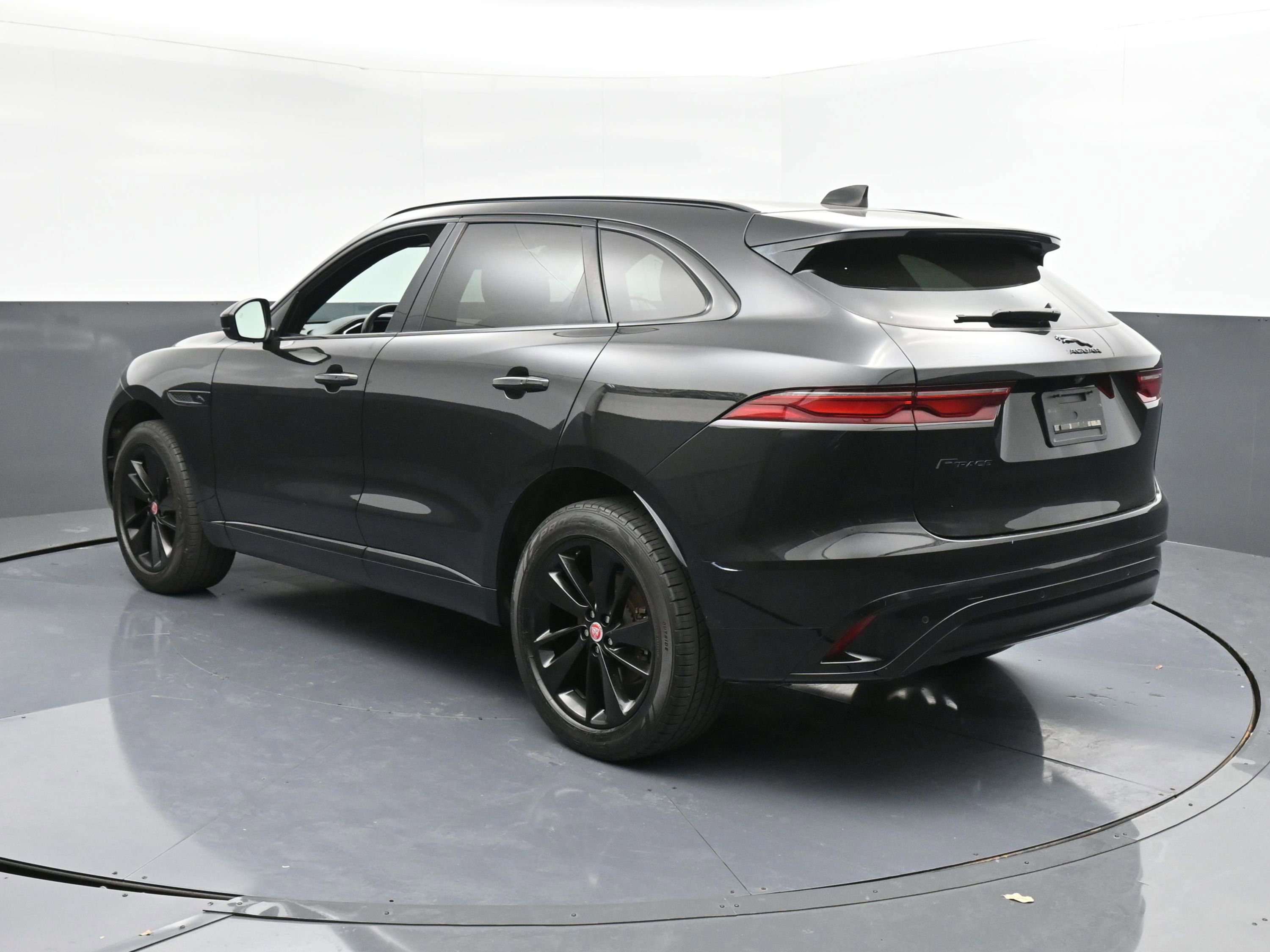 Used 2022 Jaguar F-PACE S image 6