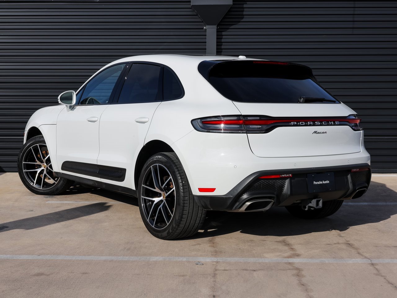 Certified 2023 Porsche Macan image 3