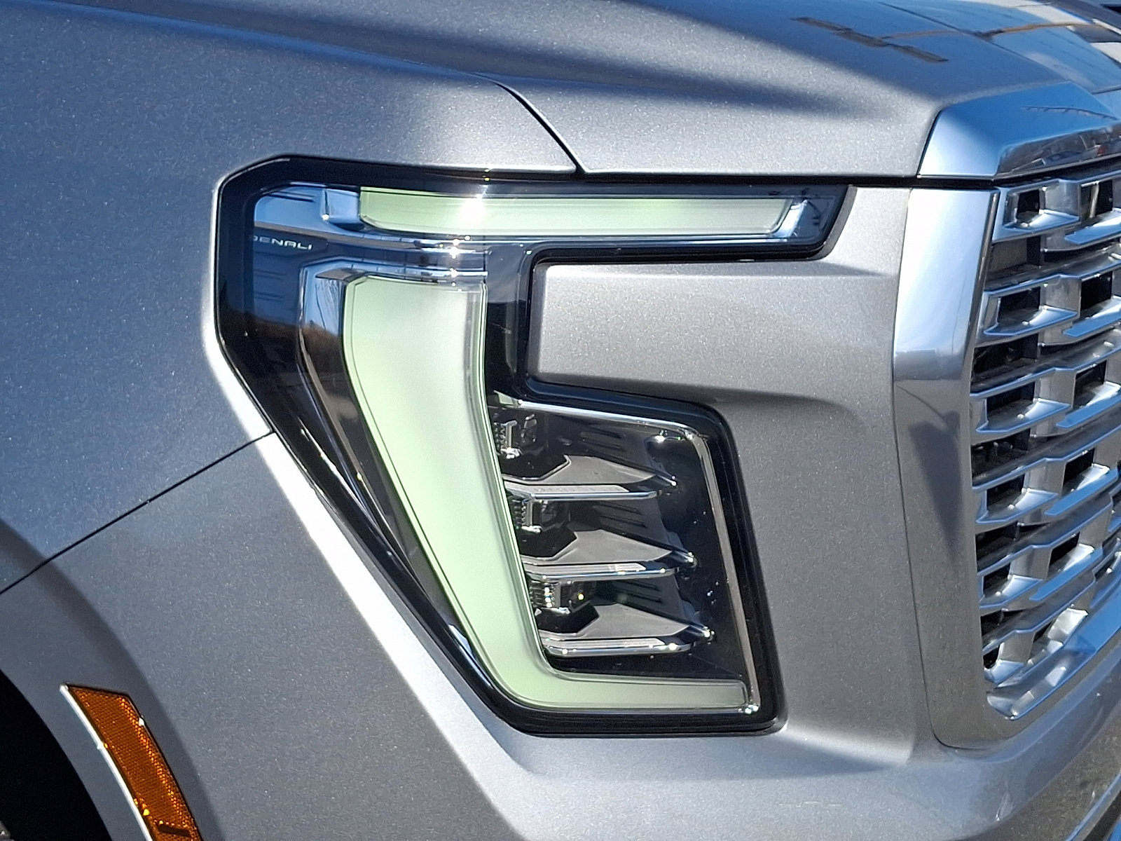 Used 2025 GMC Yukon XL Denali w/ Sun & Power Step Package image 9