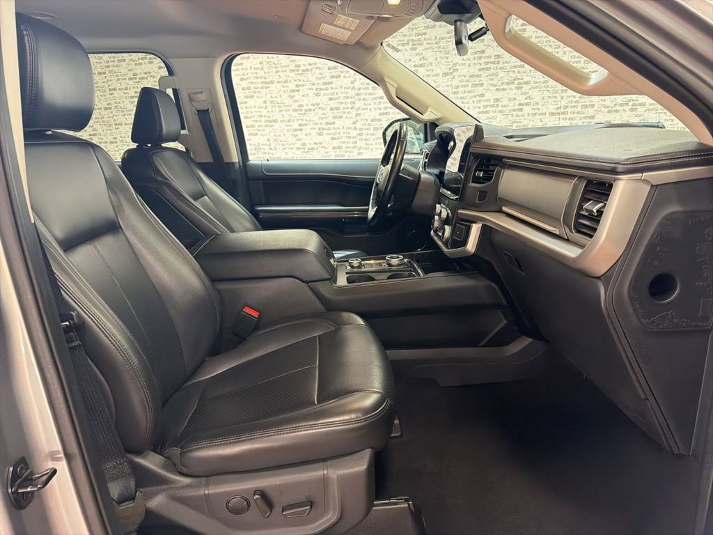 Used 2024 Ford Expedition Max XLT image 11