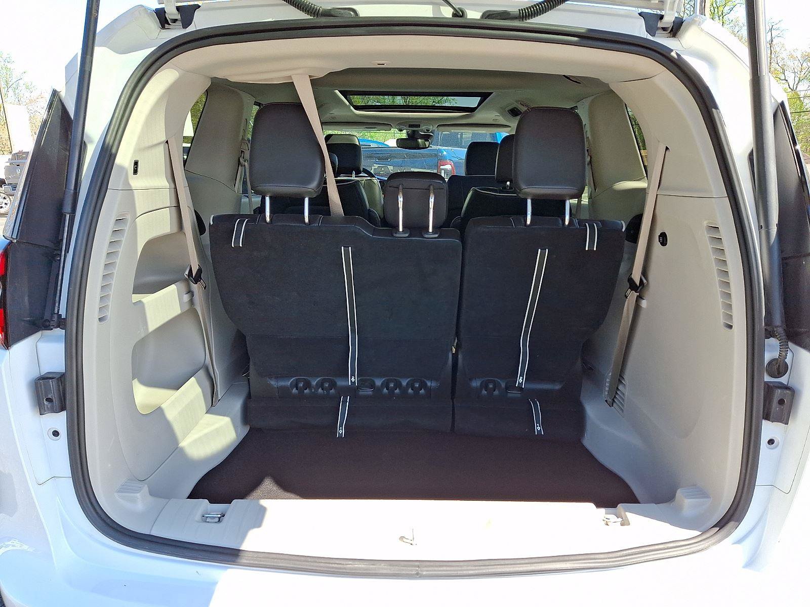 Certified 2024 Chrysler Pacifica Limited FWD image 31