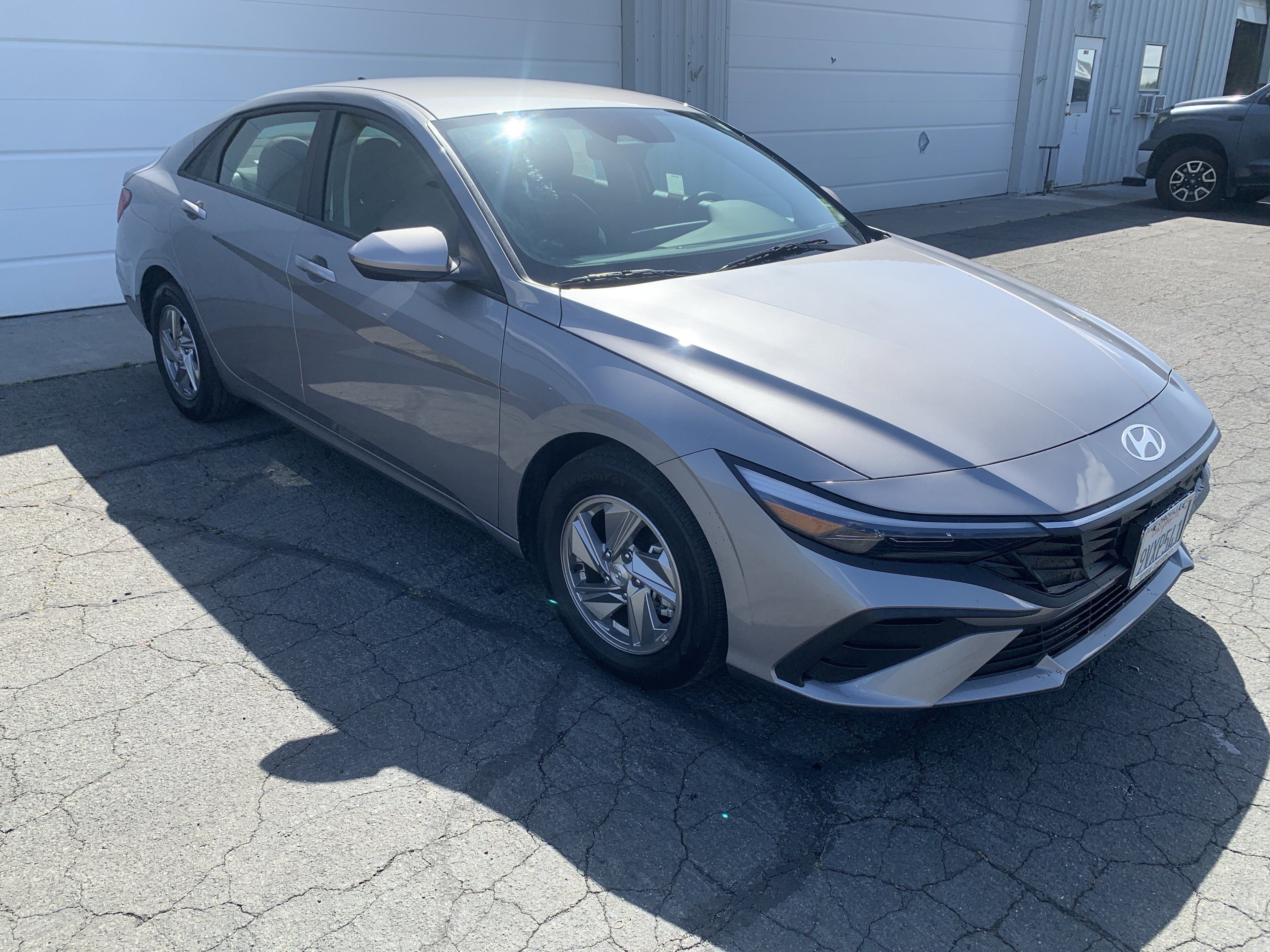 Used 2025 Hyundai Elantra SE FWD image 7