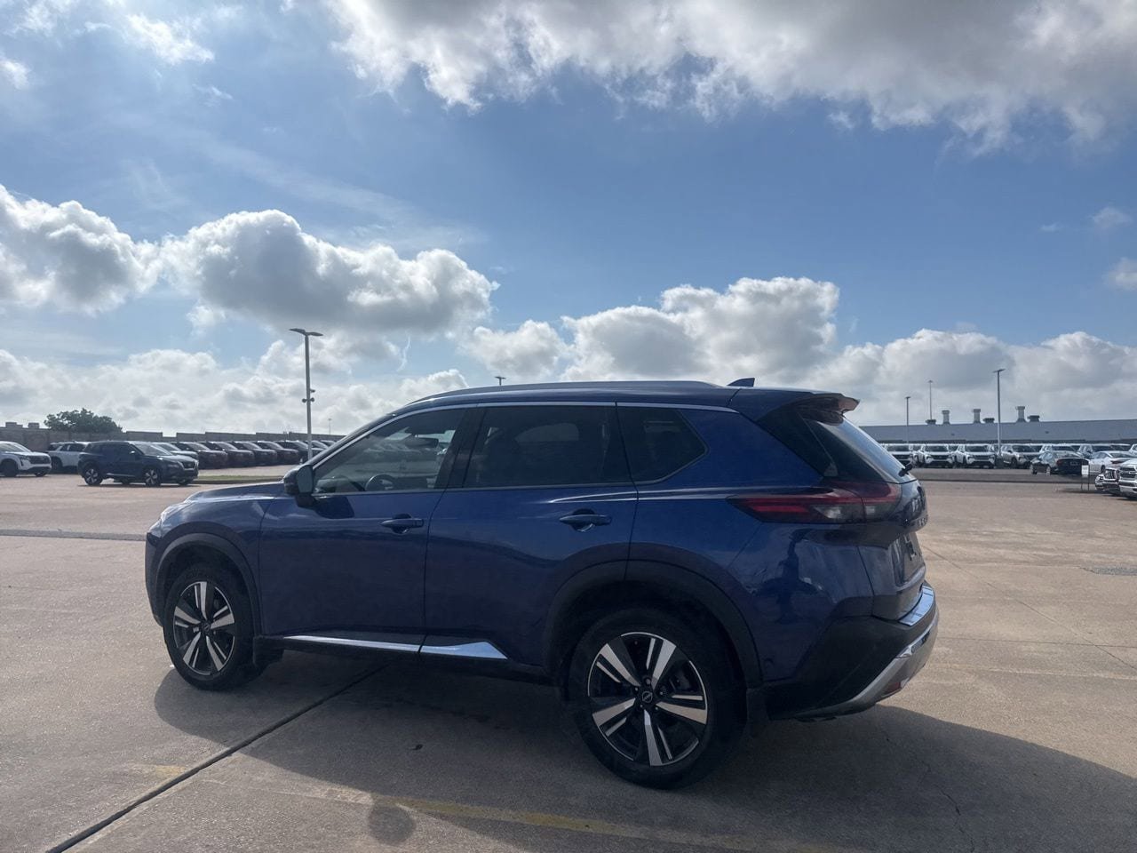 Certified 2023 Nissan Rogue Platinum w/ Platinum Premium Package FWD image 14