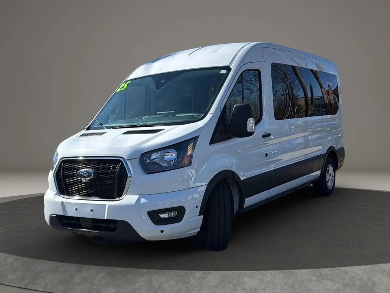 Used 2025 Ford Transit 350 XLT image 3